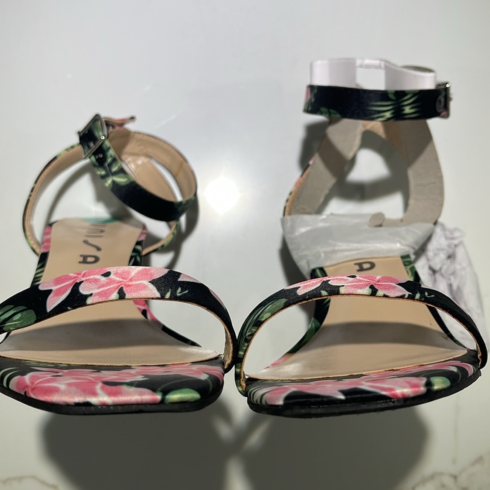 🥳UNISA 3” Heeled Flowered Sandals, Size 8 - Picture 8 of 8